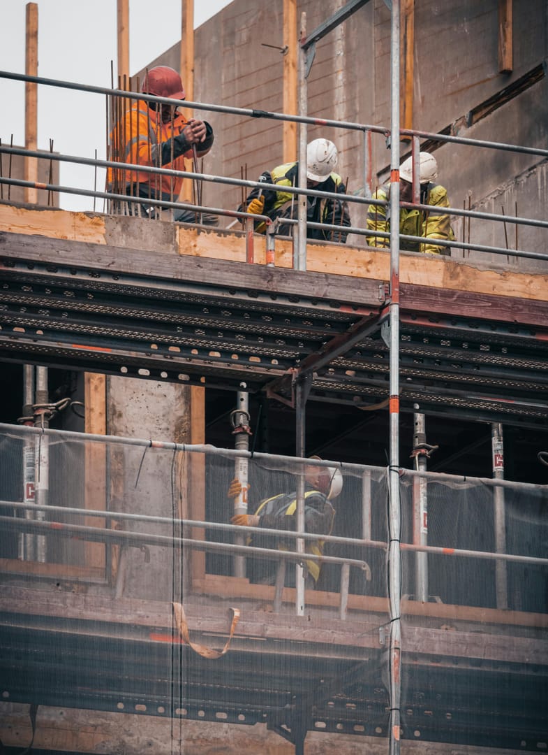 Employés travaillant sur un chantier SGT Kara